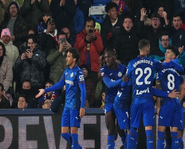 开云体育亚洲官网-包含皇马豪取胜利！西甲劲旅晋级淘汰赛！的词条