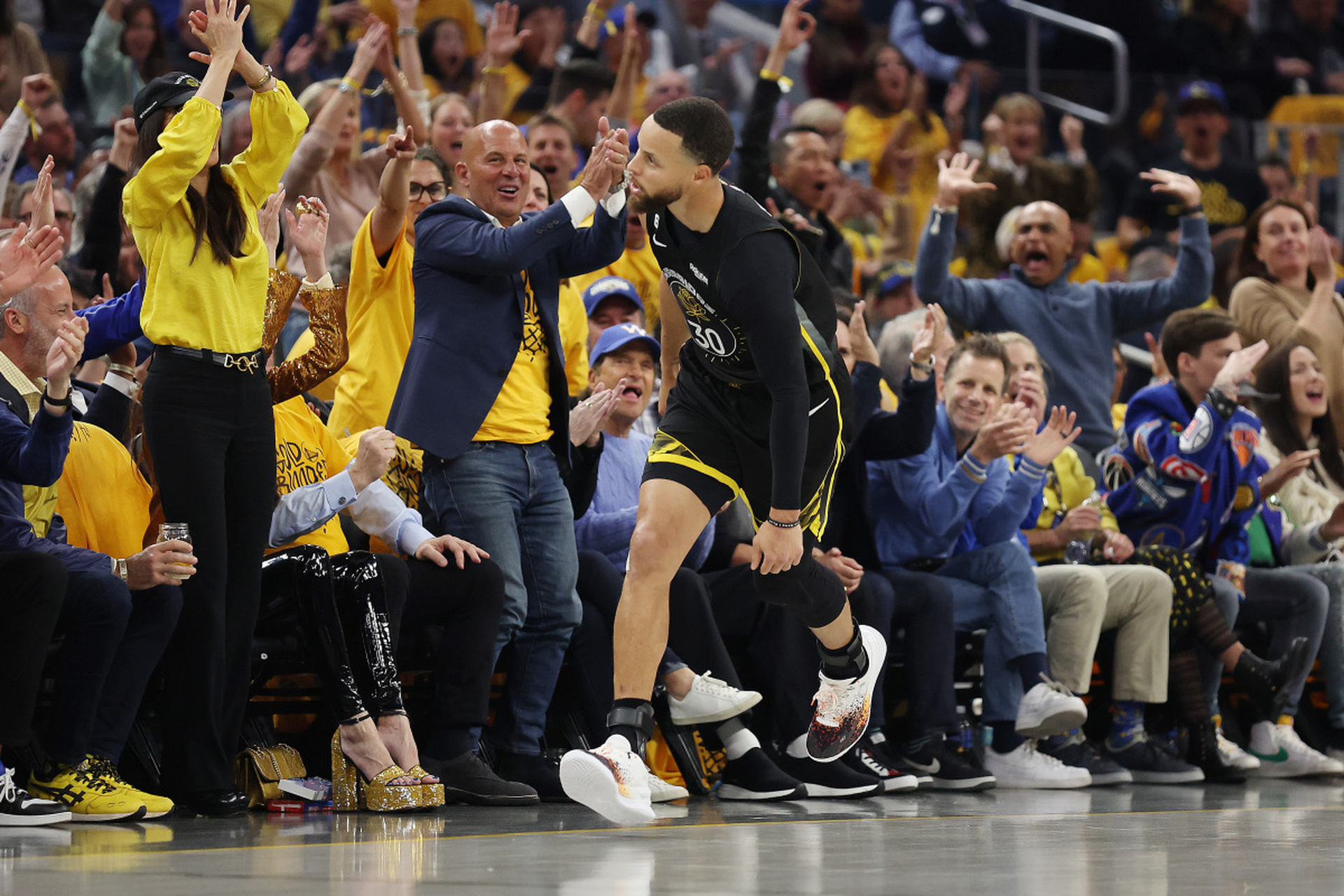 湖人再胜勇士，取得重要胜利