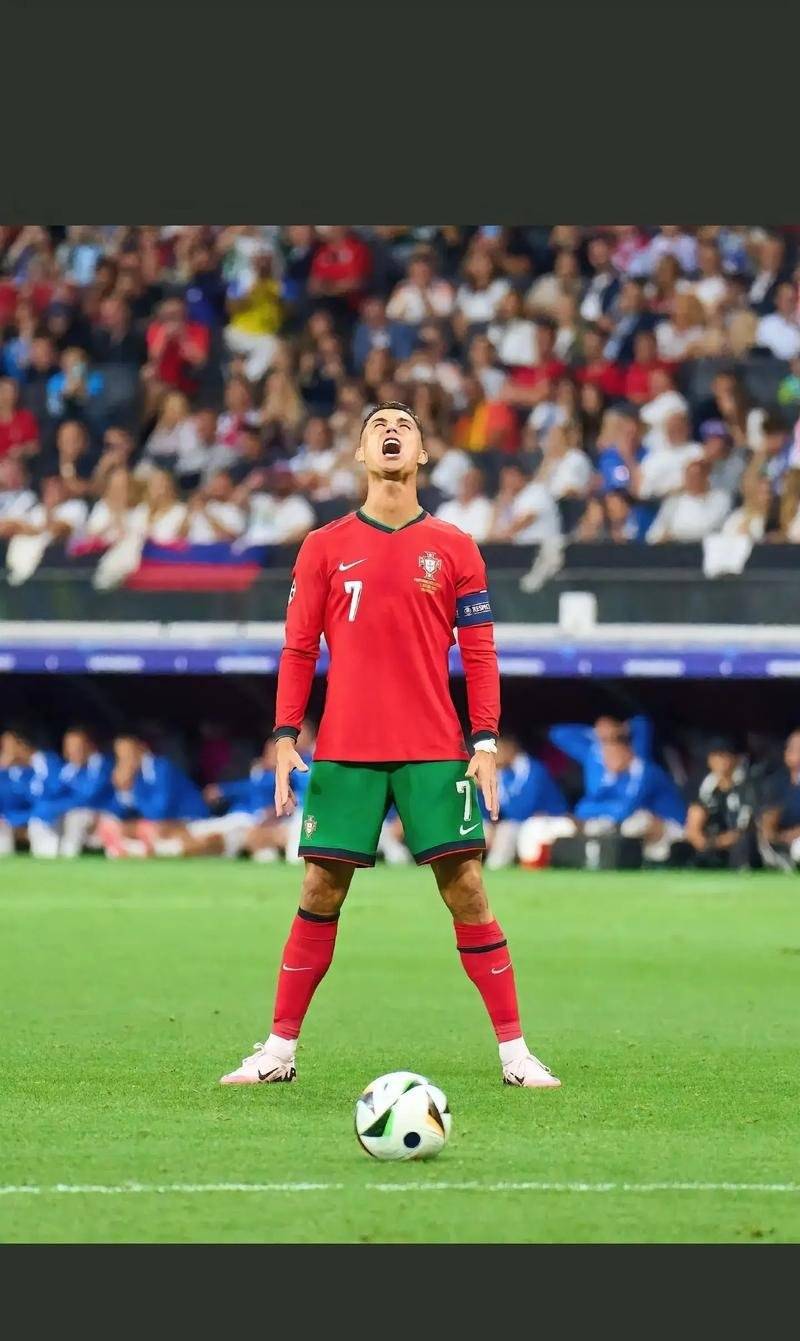 东亚足球赛场上的明星球员吸引眼球！的简单介绍