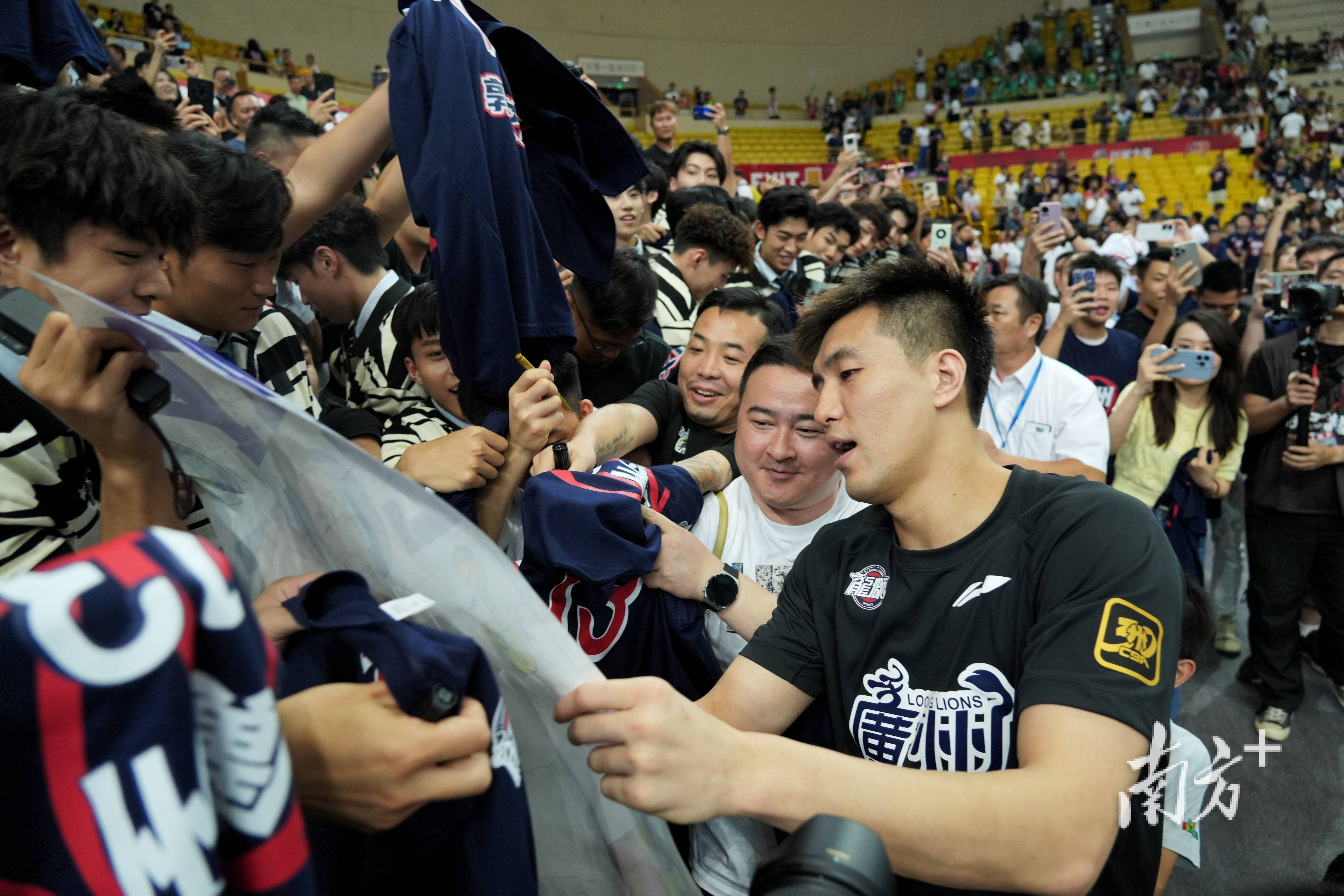 包含山东鲁能客场不敌大连一方，遭遇两连败的词条