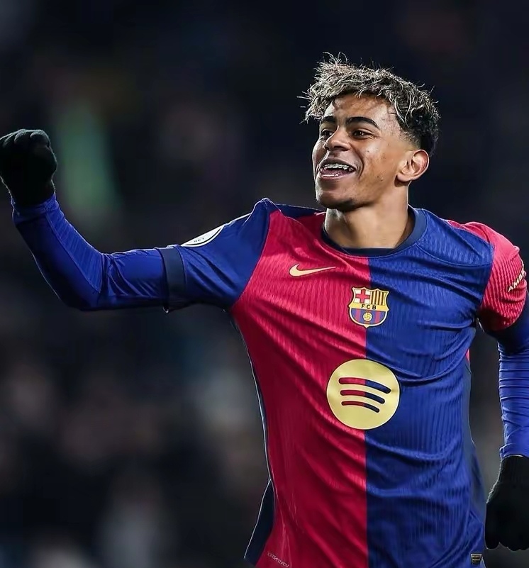 包含巴伦西亚门将佐瓦伤愈归队，球队状态回暖的词条