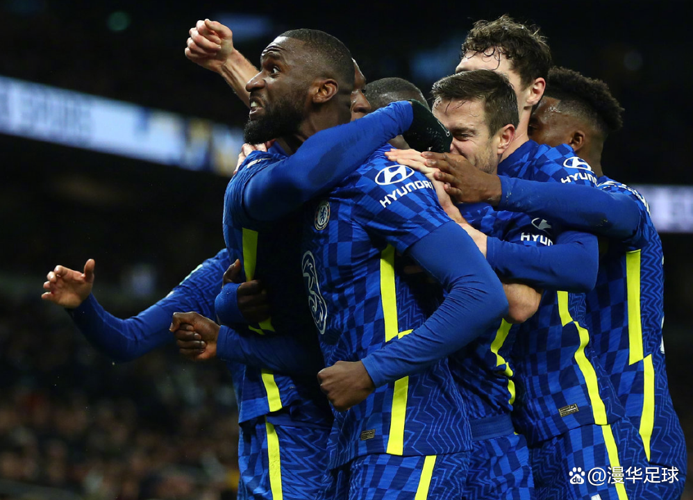 美国足球队士气高涨，击败对手晋级