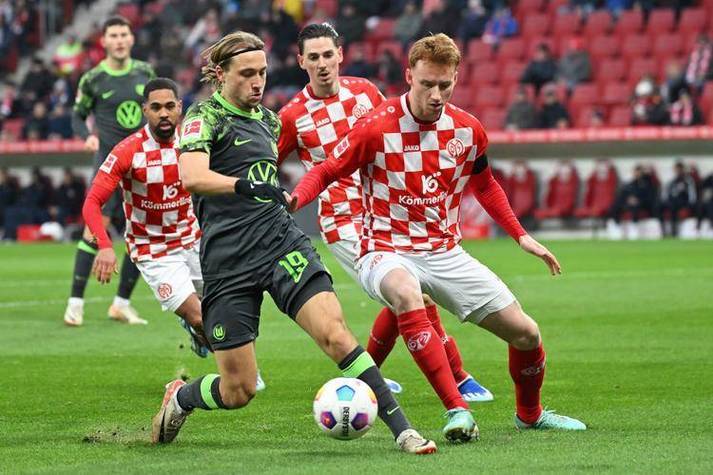 开云体育地址-弗赖堡后卫因伤缺阵，球队防线不稳