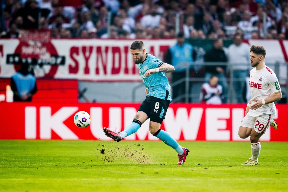 包含勒沃库森制胜科隆法兰俱乐部，远射得手的词条