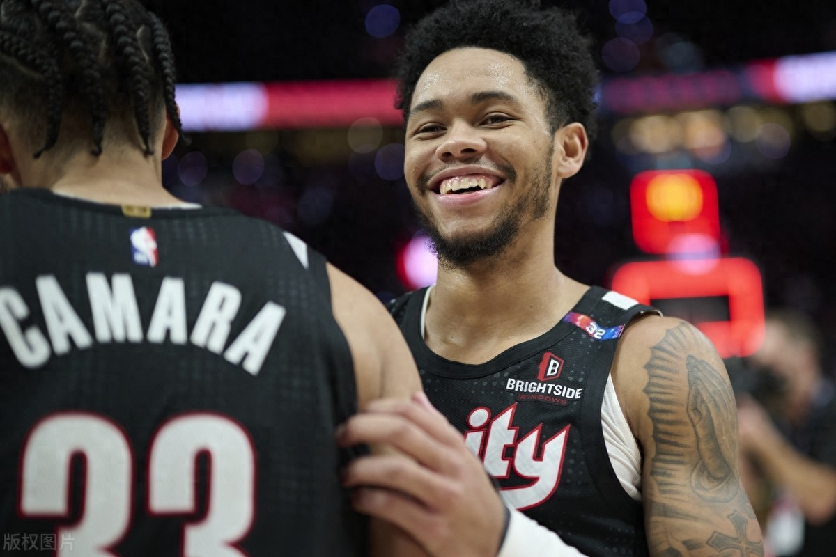 开拓者客场逆转奇才，豪取连胜