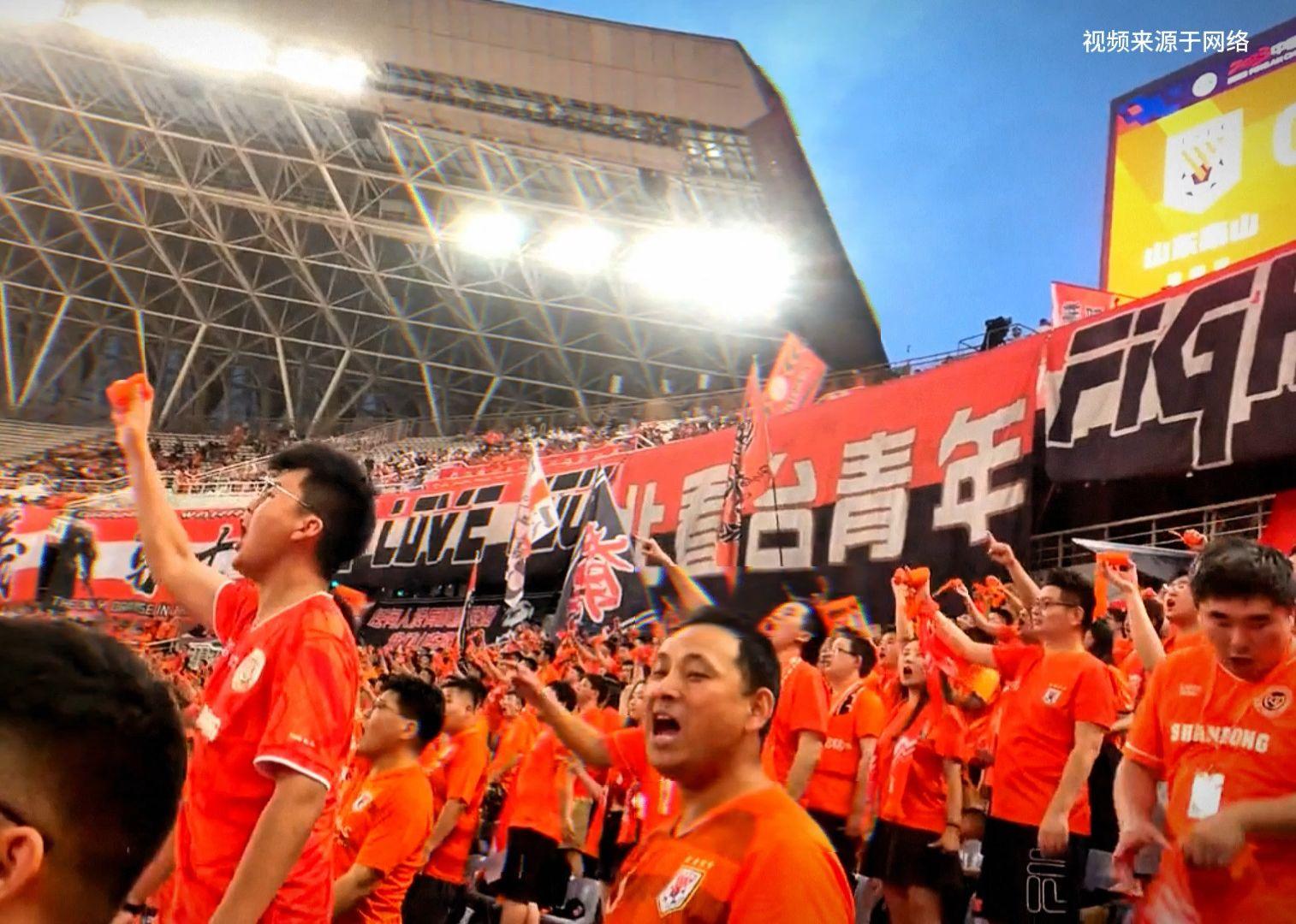 开云体育在线-关于中超比赛球迷购买门票现场挤压现象严重的信息