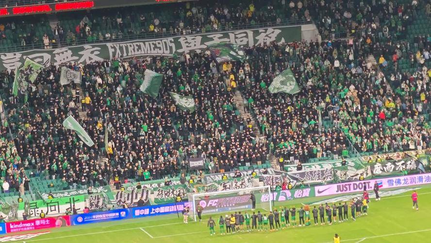 关于中超比赛球迷购买门票现场挤压现象严重的信息