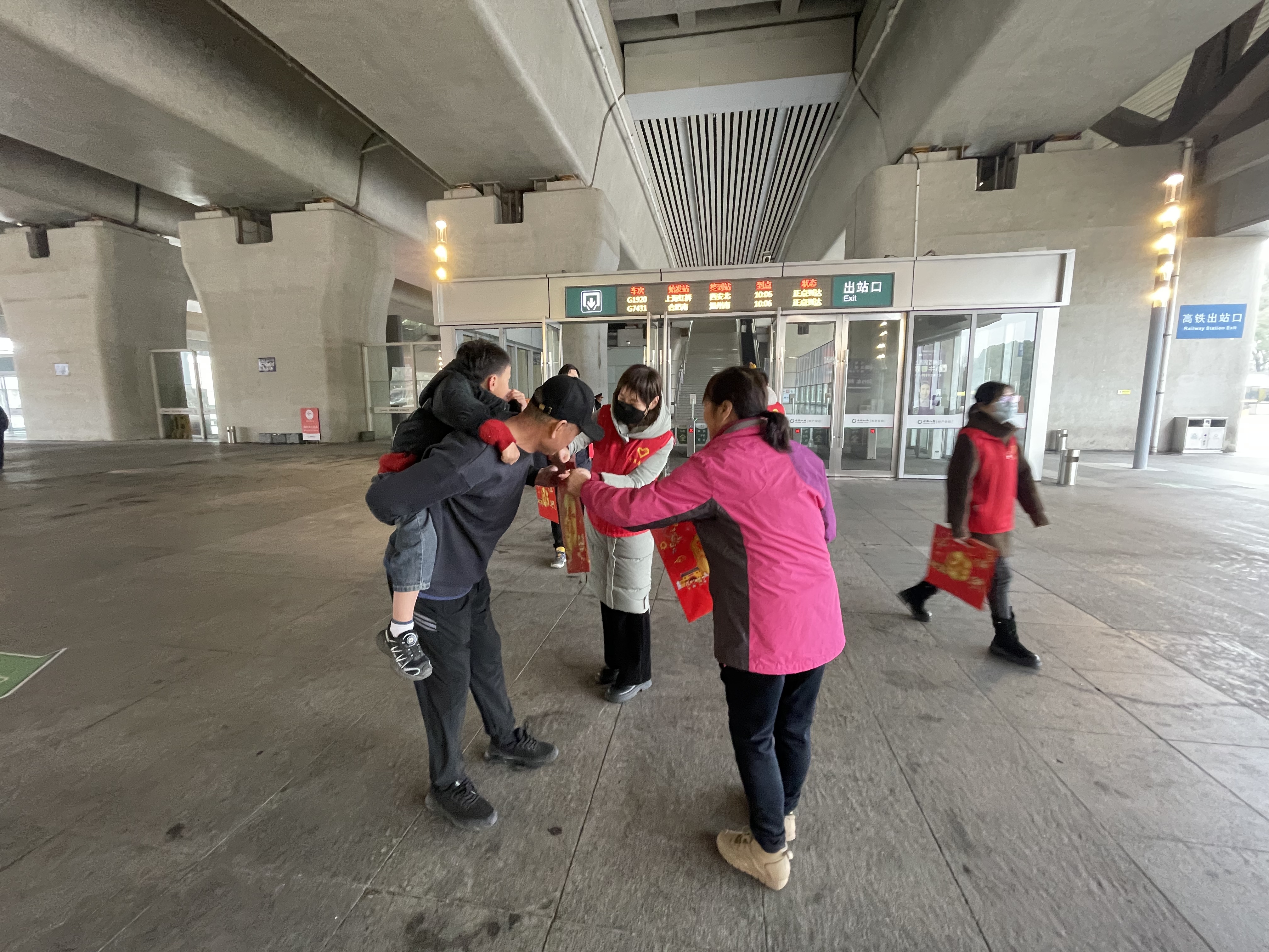 开云体育官网入口-志愿者热情服务，现场秩序井然