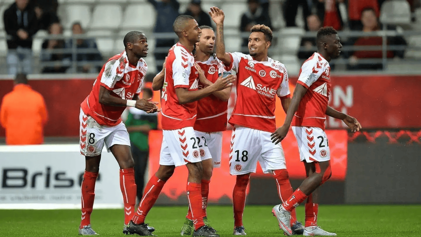 开云体育直播-马赛中场球员传球精准，成为团队核心的简单介绍