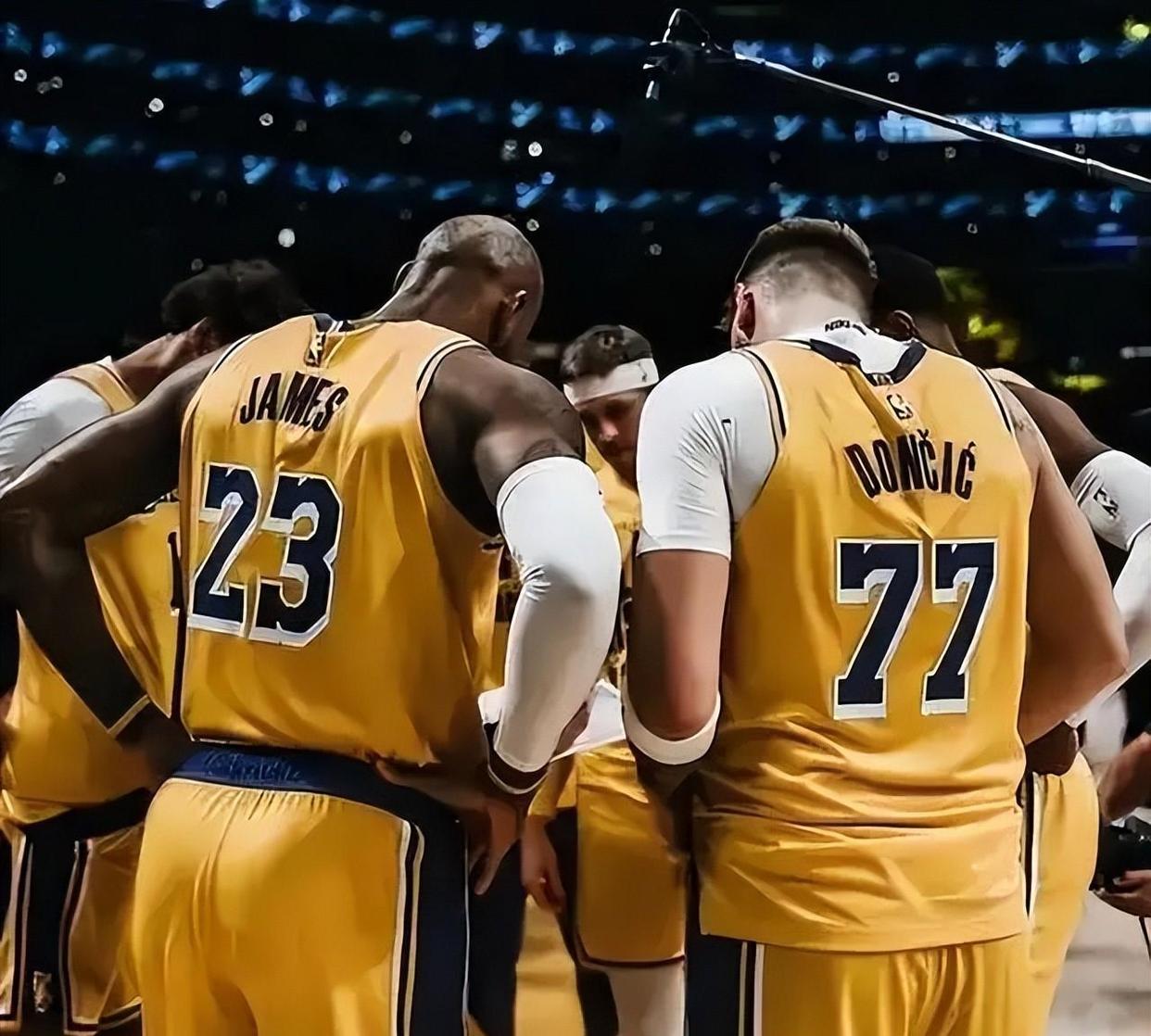 湖人队卫冕之路坎坷，连败告别季后赛梦