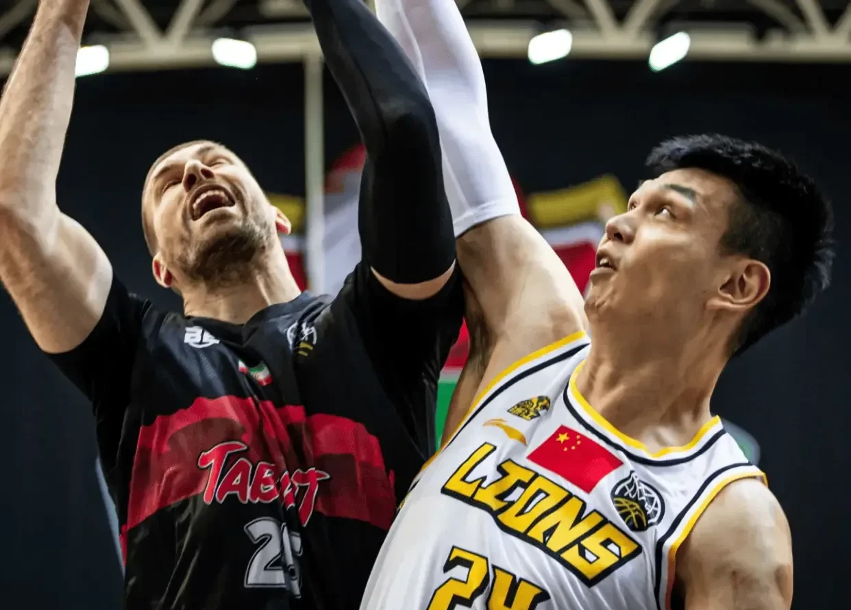 在关键比赛中球员状态爆表，帮助球队获胜晋级的简单介绍