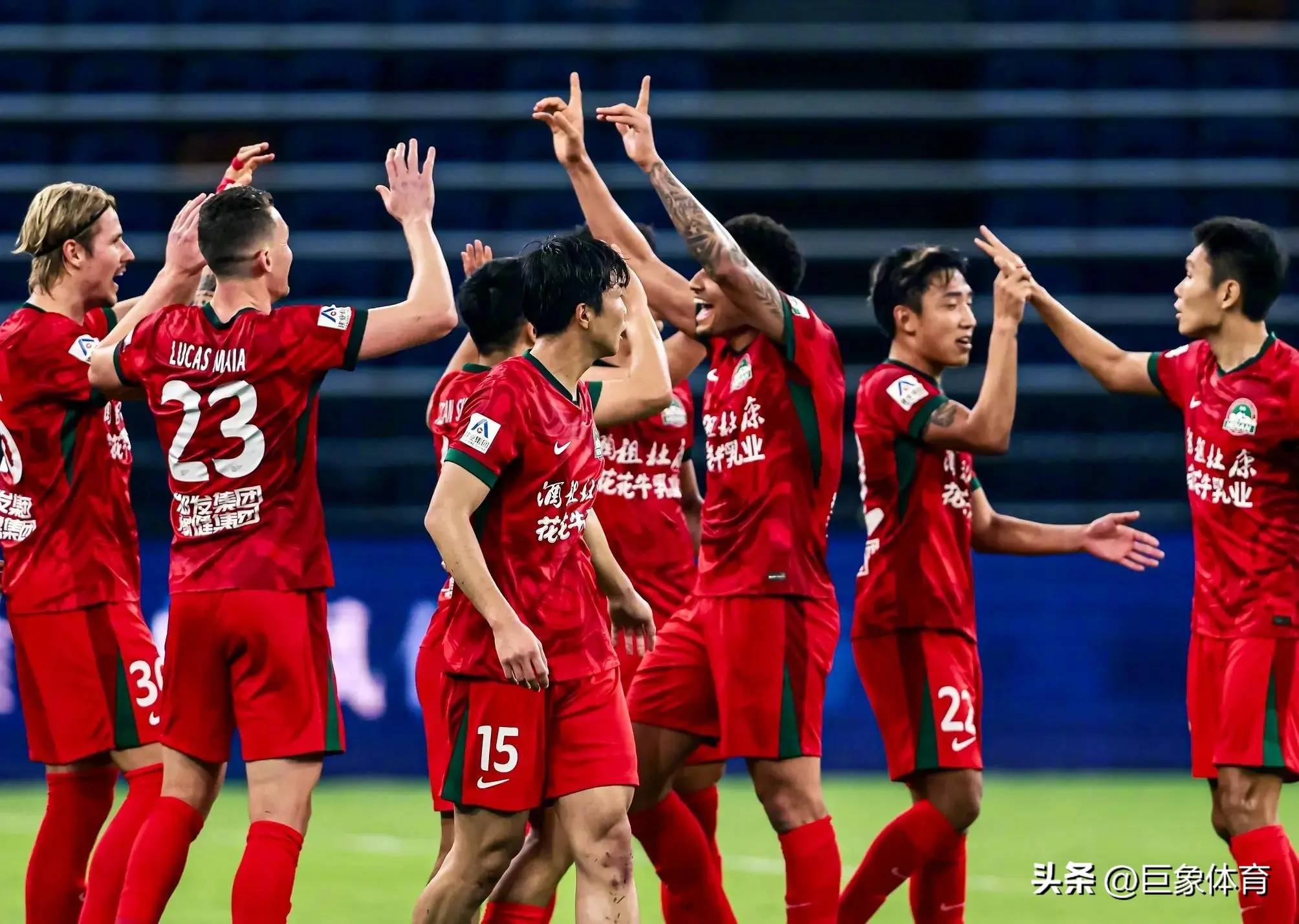 河南队迎战激烈对手，团结拼搏争夺胜利的简单介绍