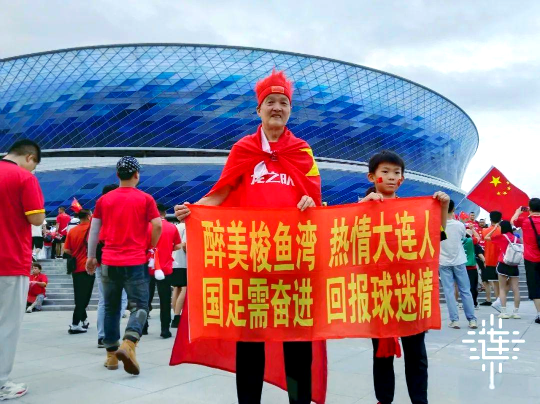 开云体育官网入口-热门对阵瞬间，球迷热情支持燃起