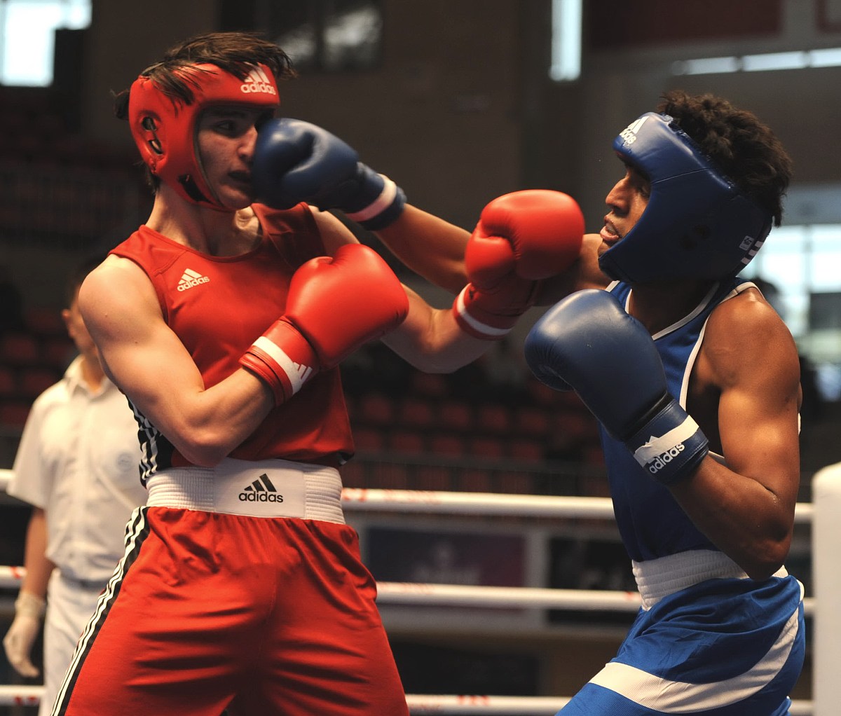 比赛场面壮观激烈，胜负令人期待