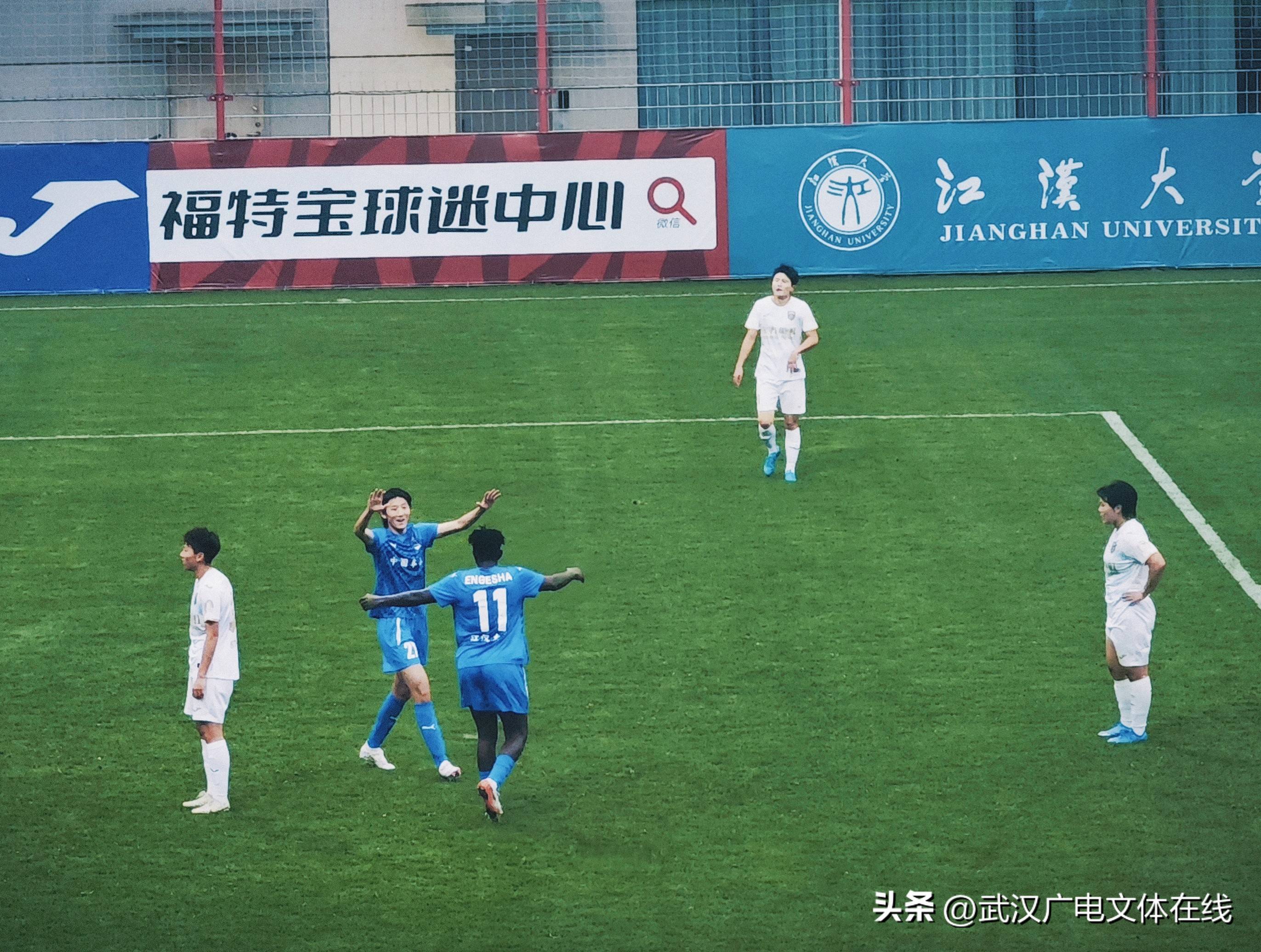 比利时女足前锋连续破门：成为国家英雄