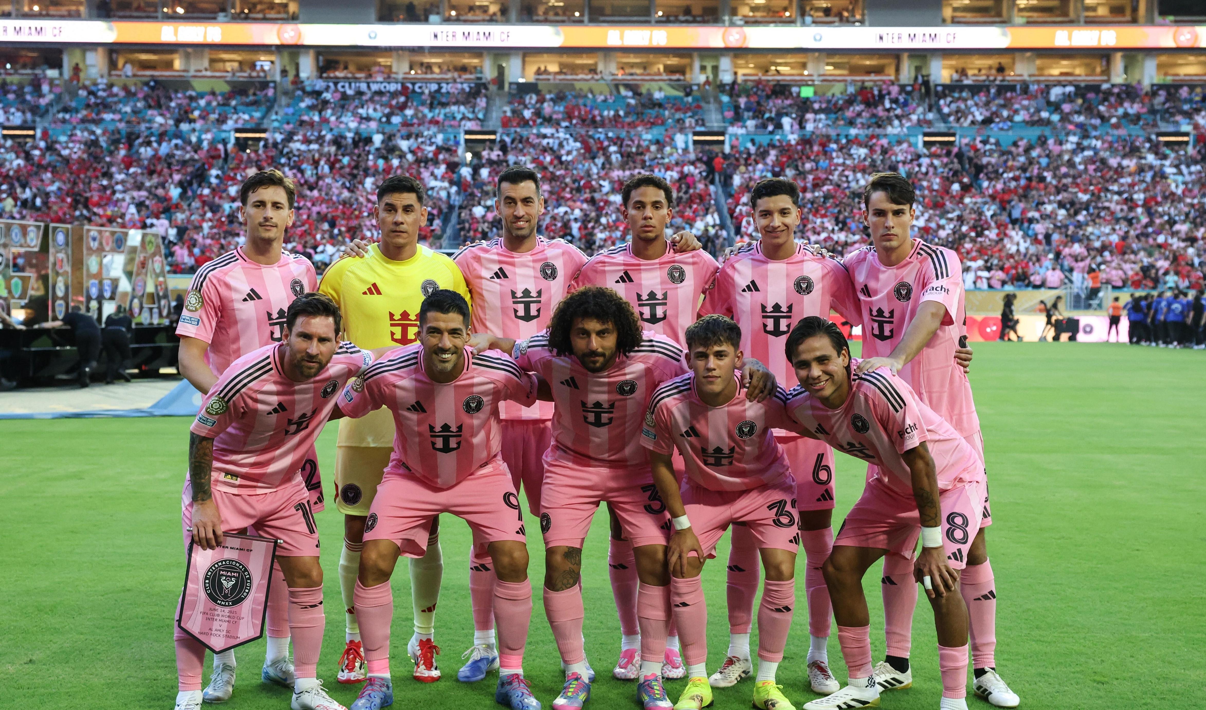 开云体育官网-国际足球赛季即将拉开序幕，球星齐聚！