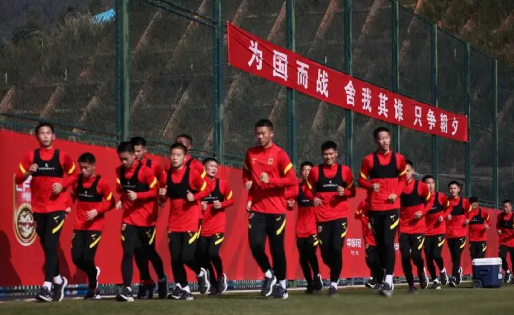 关于国际足球赛事引爆热议，中国队豪取胜利的信息