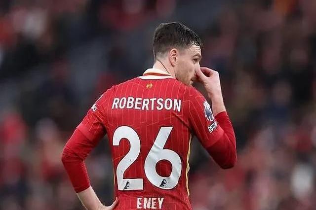 开云体育登录-利物浦后卫因犯规遭红牌，帮助对手取胜