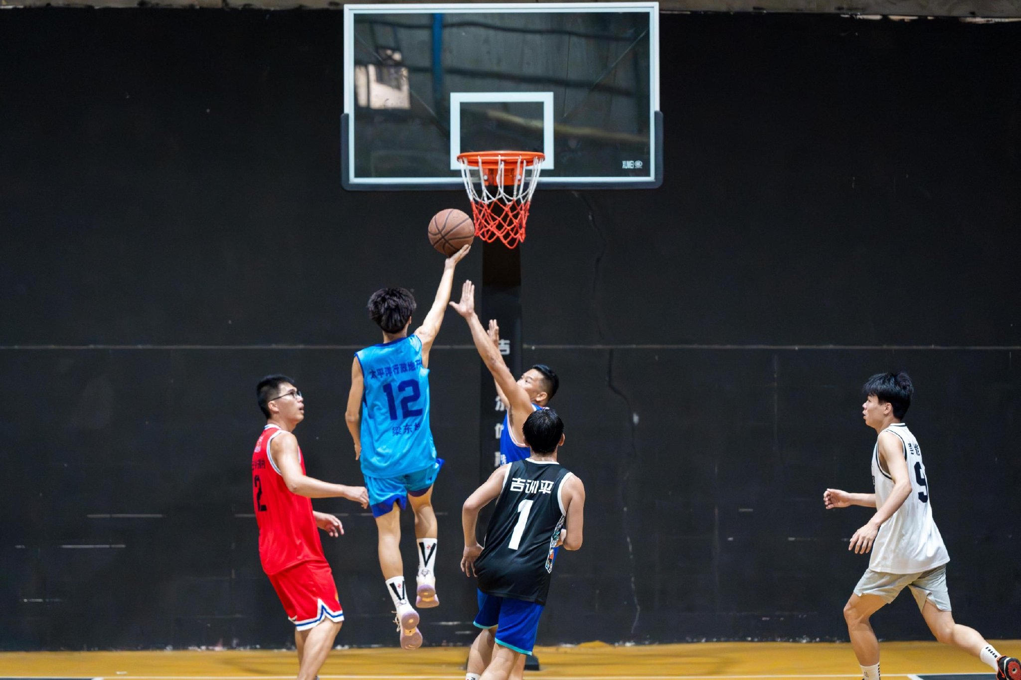 开云体育直播-一场精彩的篮球比赛在中国篮球联赛上演