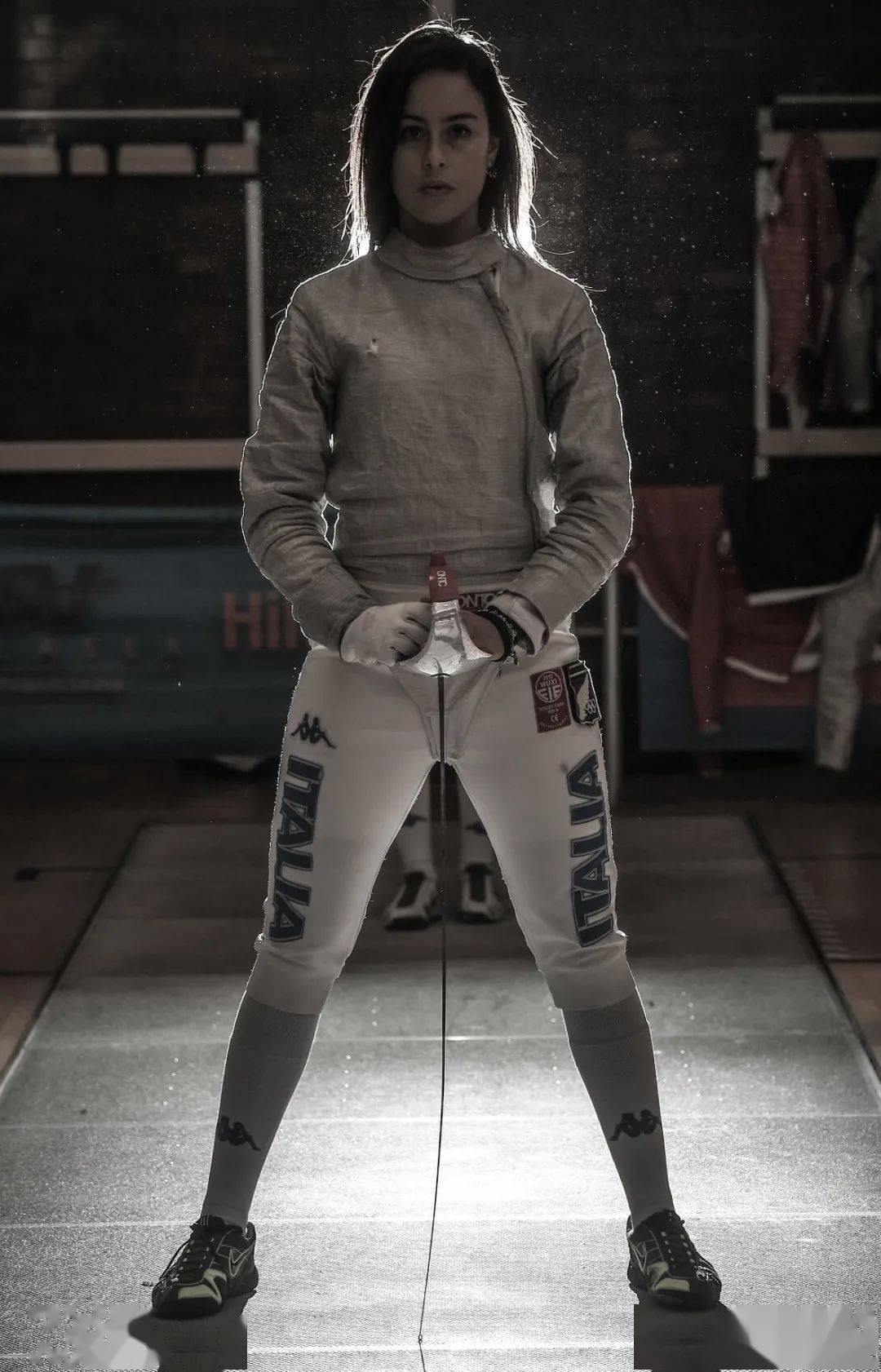 意大利击剑选手拼尽全力，勇夺冠军