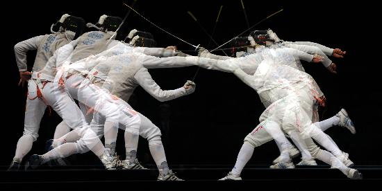 意大利击剑选手拼尽全力，勇夺冠军