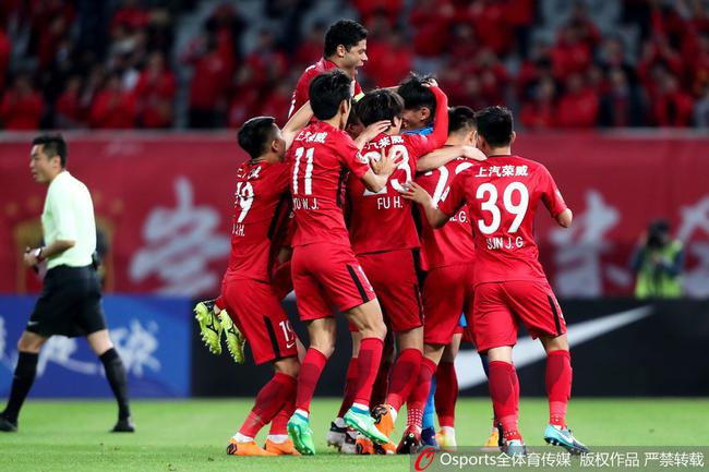 开云体育下载-争霸战激烈展开，球队实力逐渐显现