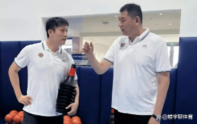 篮球教练换帅，新帅接手豪门球队