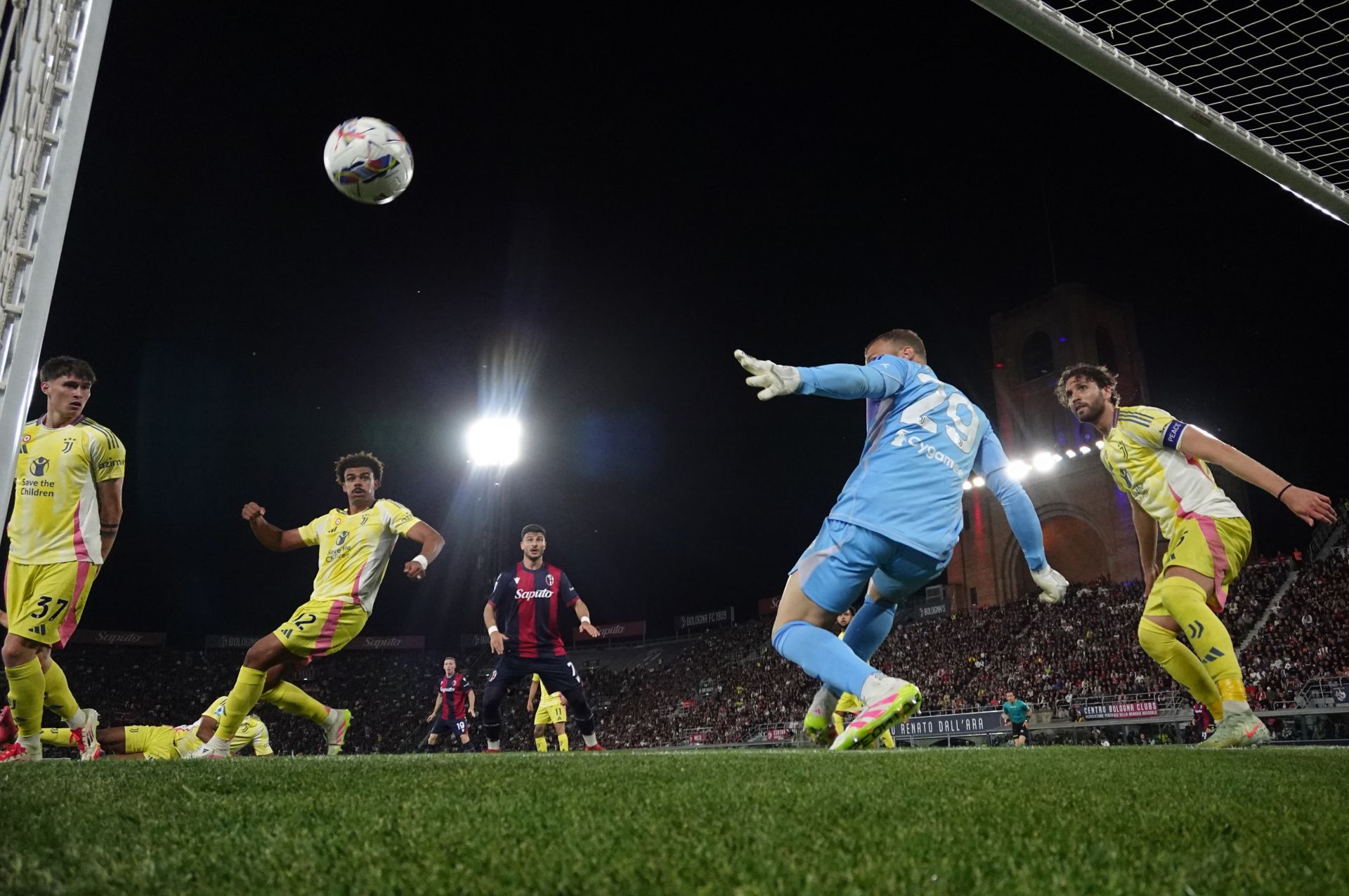 开云体育在线-包含尤文图斯客场击败博洛尼亚，止颓势的词条