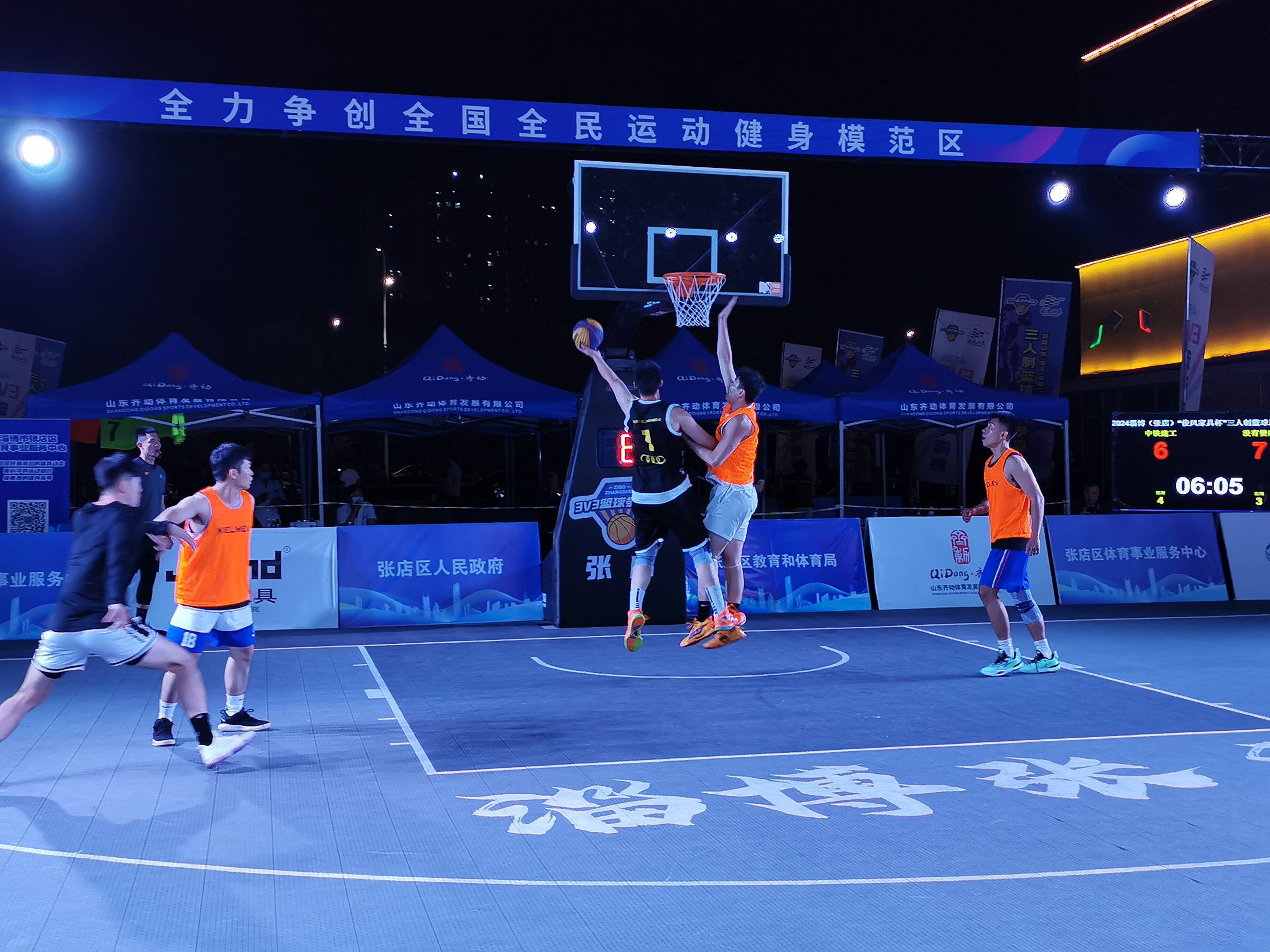 开云体育官网入口-球队合作战术在篮球比赛中的展示