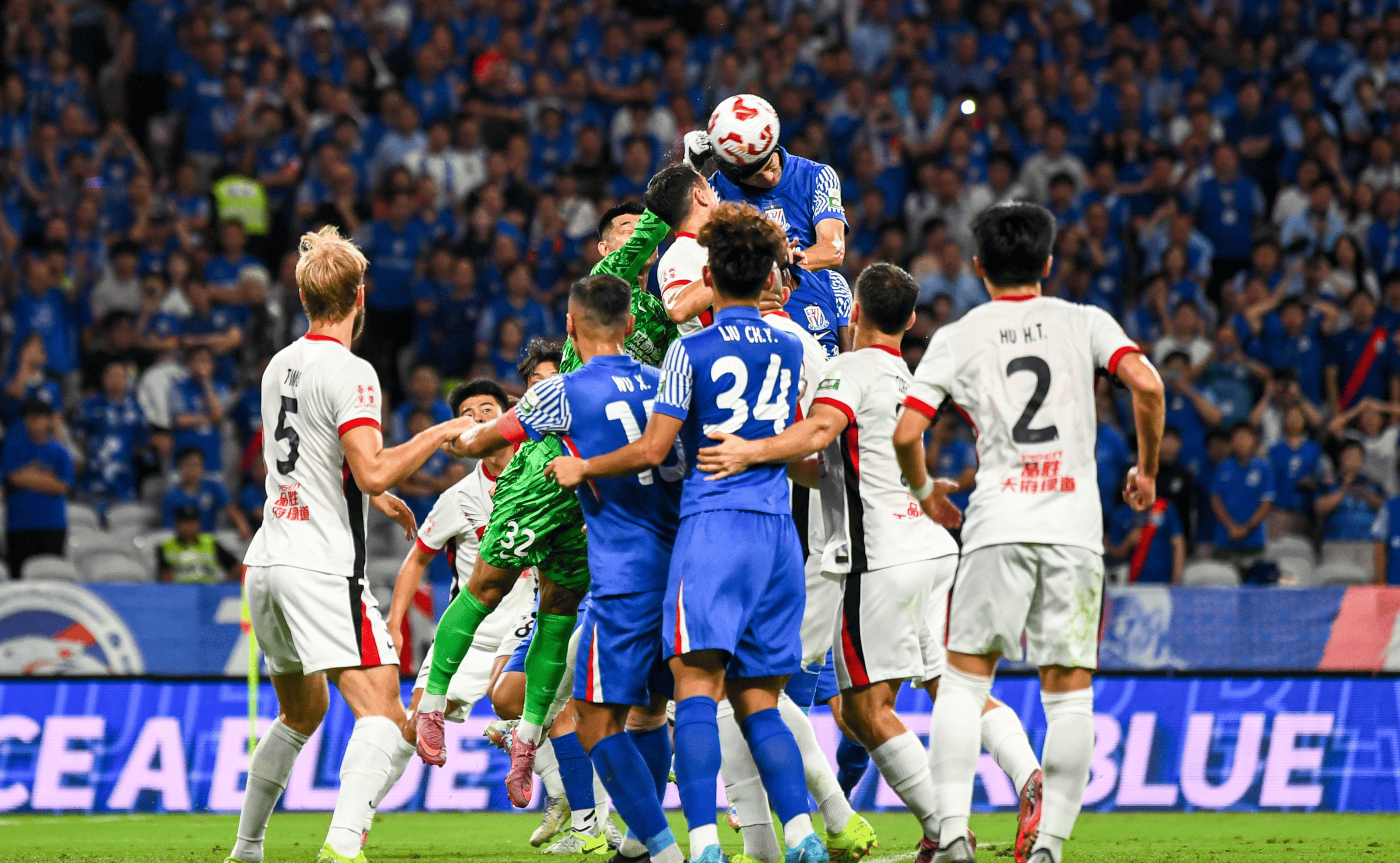 上海申花队员表现出色