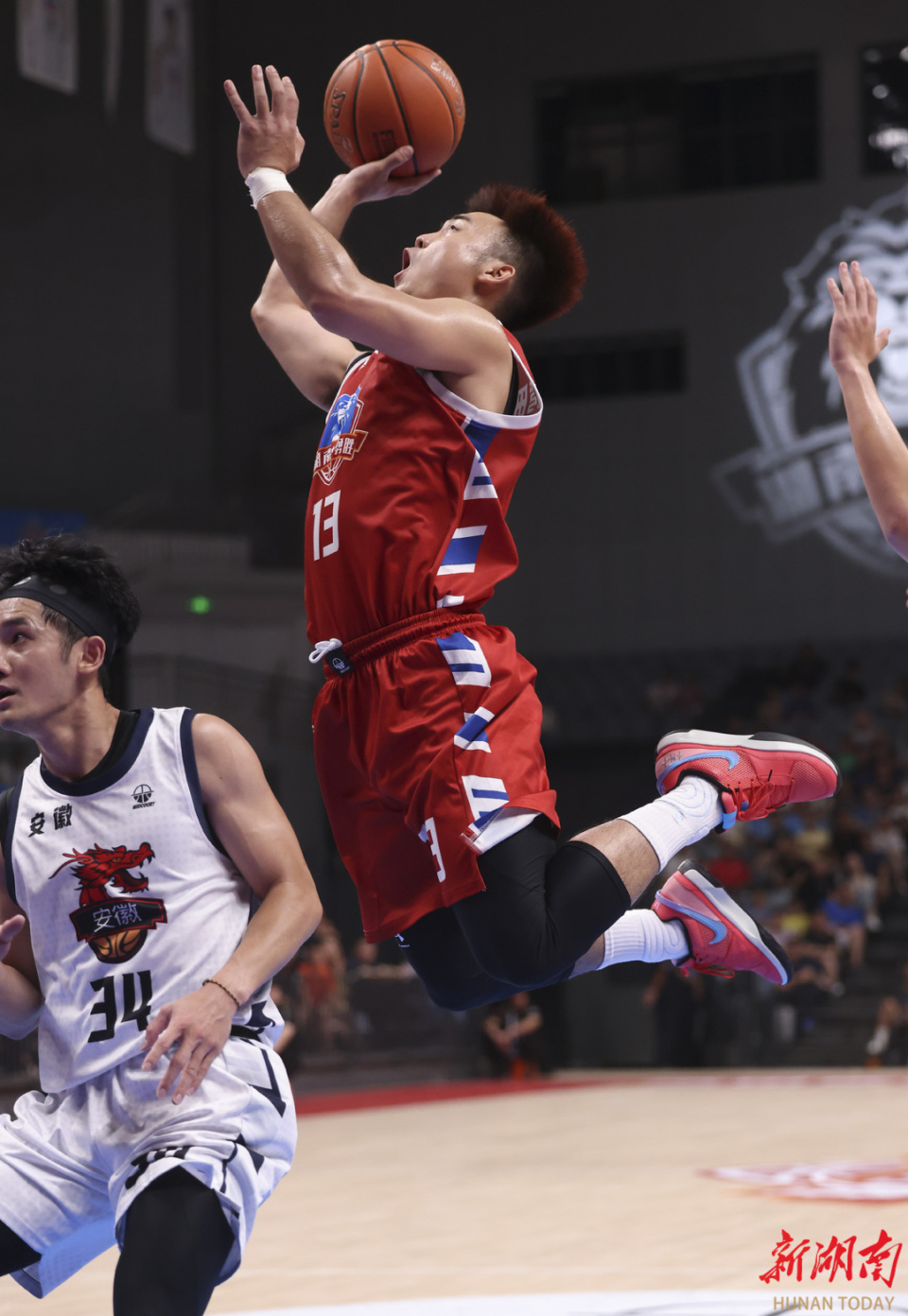 关于斯洛文尼亚代表勇往直前，刷新记录赢得掌声的信息